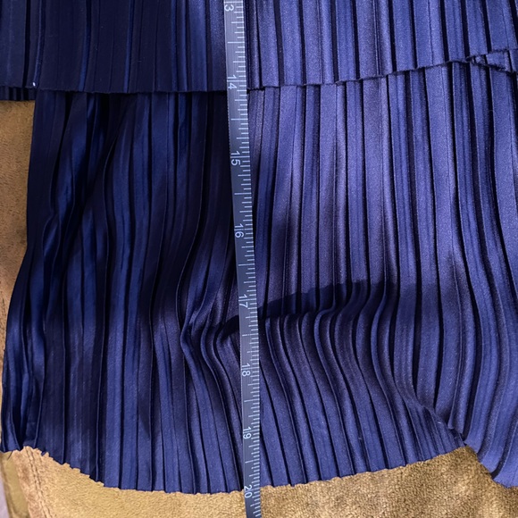 Banana Republic SZ 8 Navy Tiered Pleated Mini Skirt! - Picture 10 of 11